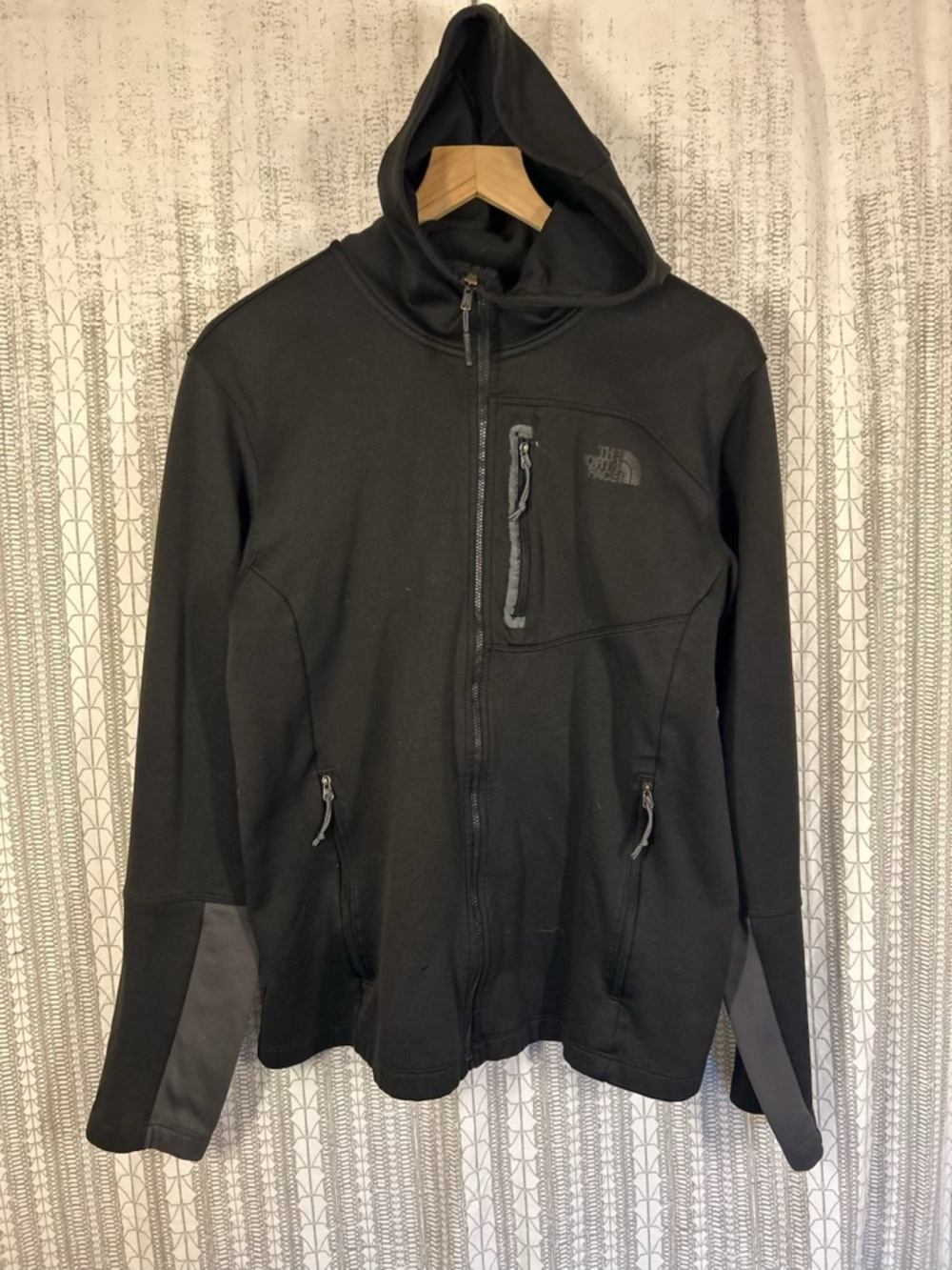 The North Face Men's Black Full-Zip Hooded Performance Jacket